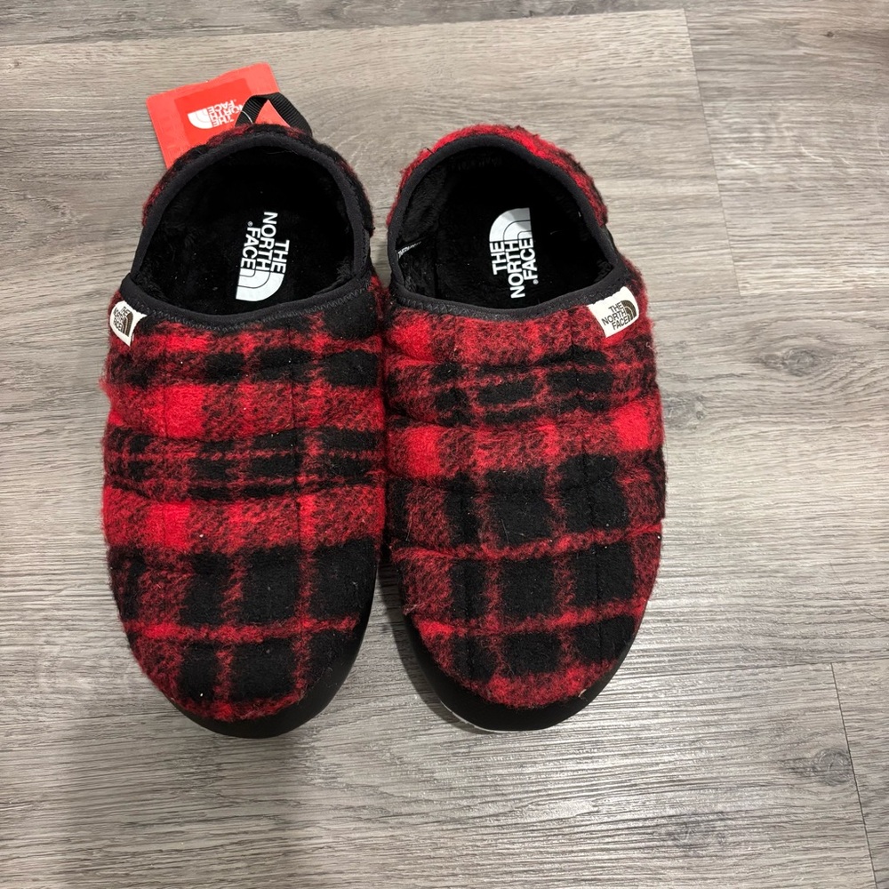 Northface women’s size 9 slipper shoe